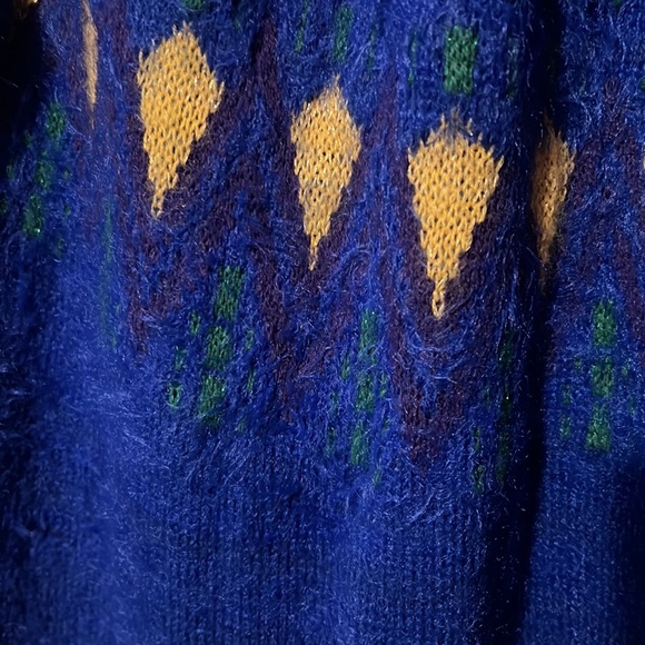 sweater - Picture 3 of 7